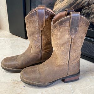 Ariat star boots boys 13Y — see pictures